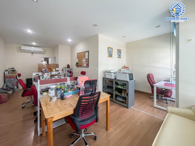 *****ทาวน์โฮมมือสองกรุงเทพมหานคร ม.โกลเด้นซิตี้ สาทร เนื้อที่มากถึง 20.6 ตร.ว. ฟังก์ชันจัดเต็ม 4 ห้องนอน 4 ห้องน้ำ 2 ที่จอดรถ บ้านตกแต่งใหม่ พร้อมอยู่ แถมฟรี! 3 เครื่องปรับอากาศ ทำเลดี  5 นาทีถึงรถไฟฟ้าสายสีเขียว "สถานีวุฒากาศ" ห้ามพลาด!